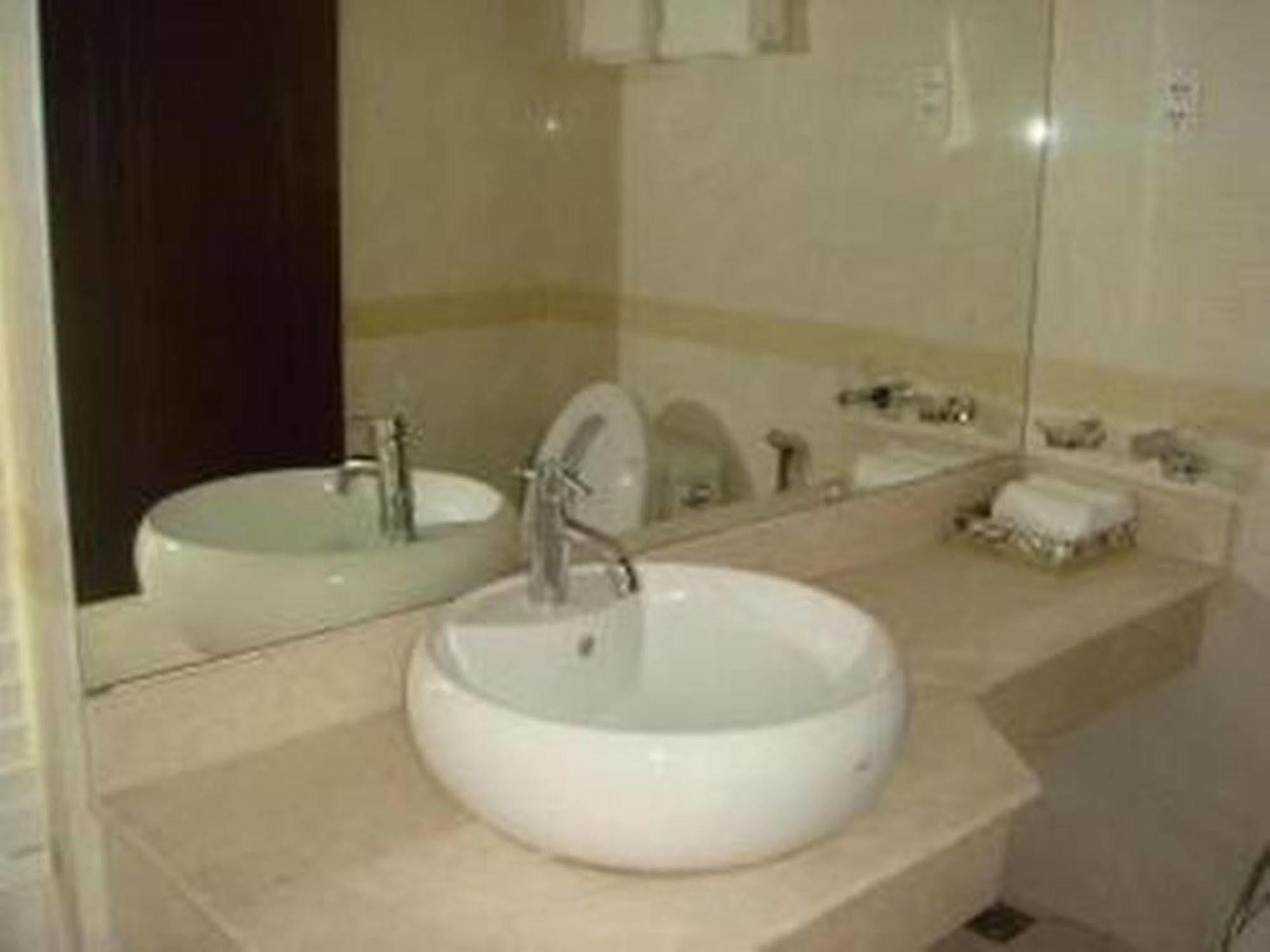 Trung Son Hotel Ho Chi Minh City Exterior photo